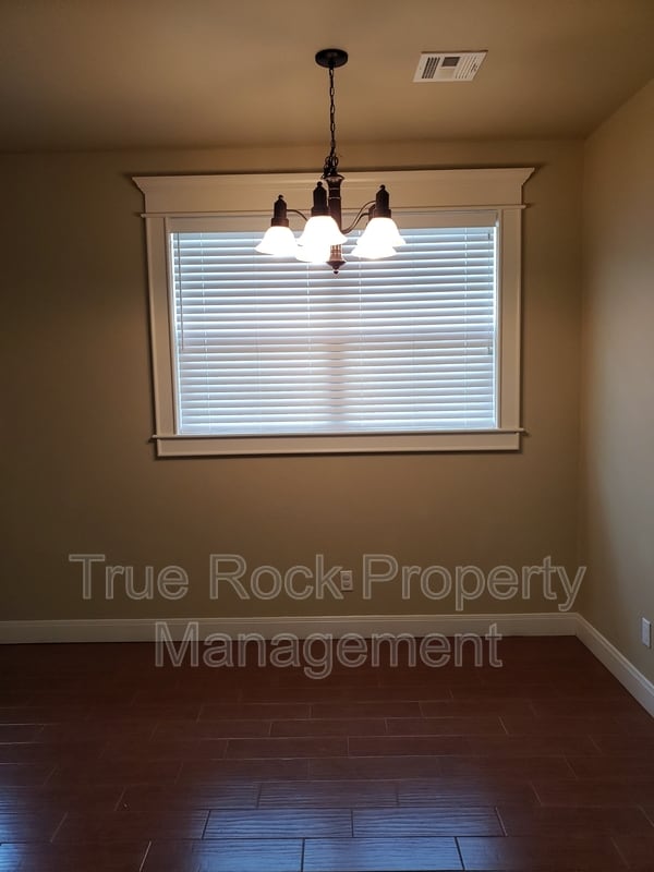 Building Photo - 1409 N Monte Vista St