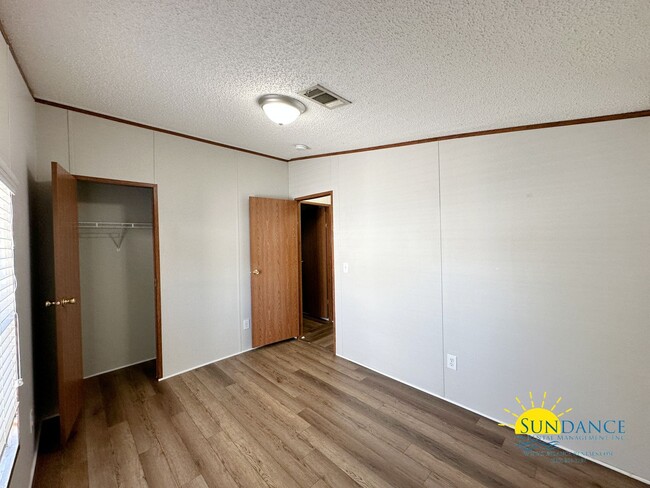 Building Photo - 3 Bedroom Home Near Both Bases