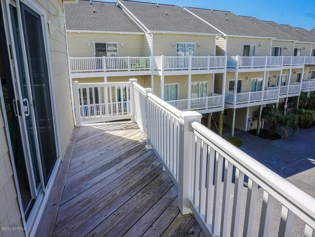 Building Photo - 402 Sea Star Cir