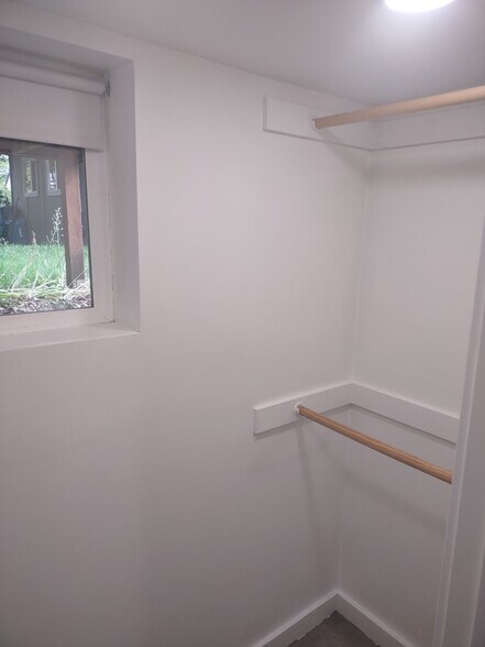 Building Photo - 1627 N Farragut St