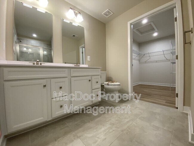 Building Photo - 18422 Centennial Cir