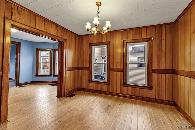 Building Photo - 37 Alsace Ave