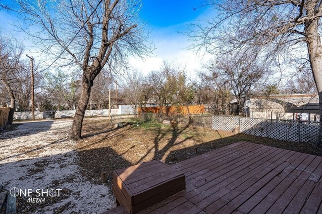 Building Photo - 842 Grand Ave