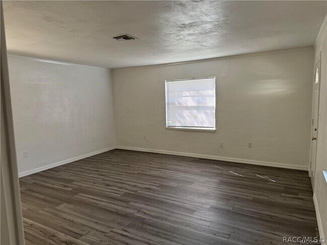 Building Photo - 6358 S Suncoast Blvd