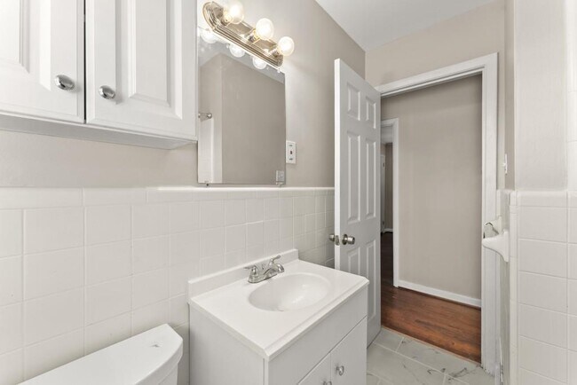 Building Photo - 2352 Elmwood Cir SE