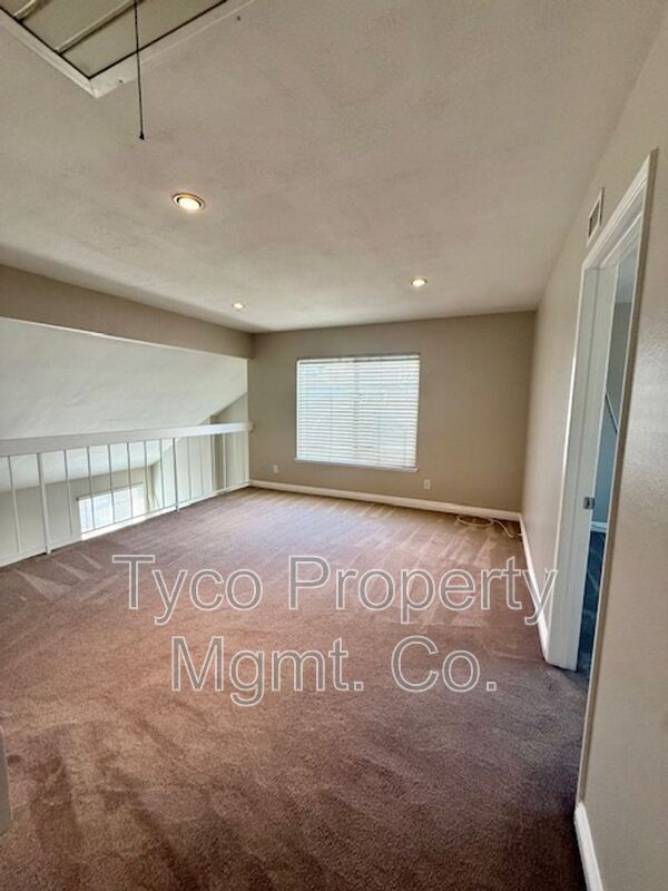 Building Photo - 863 Crystal Creek Ct