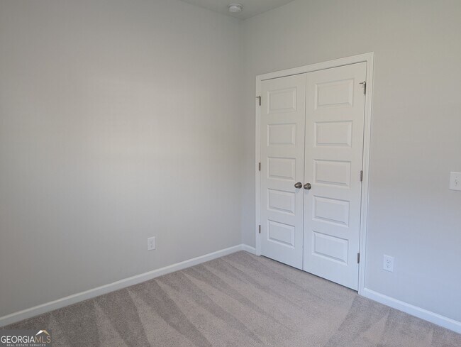 Building Photo - 269 Lillian St
