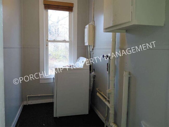 Building Photo - 541 W Grand Ave