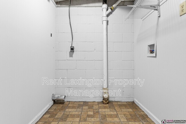 Building Photo - 3330 Tisdale Dr