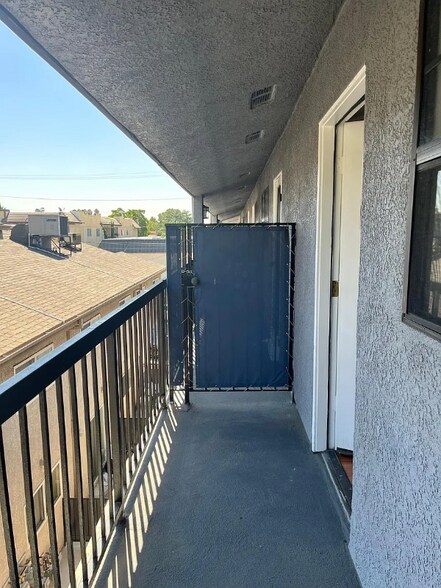 Building Photo - 514 E Valencia Ave