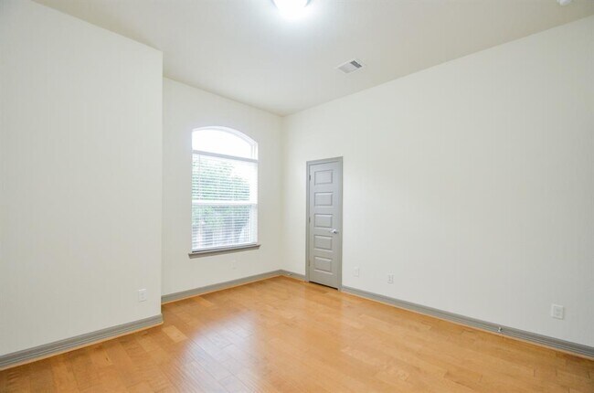 Building Photo - 5943 Kansas St
