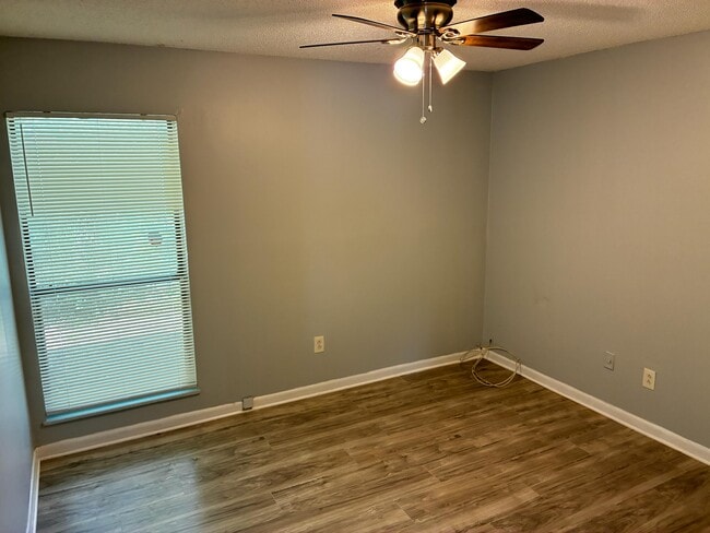 Building Photo - 5219 Plymouth St