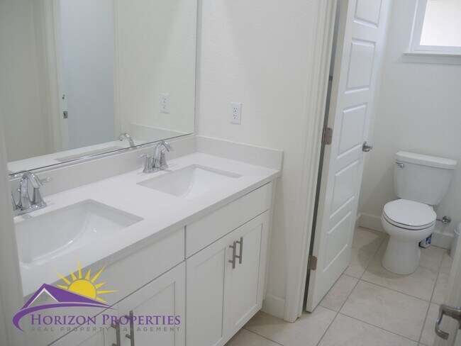 Building Photo - Modern Two-story 4 Bed 3.5 Bath 2,786 sqft...