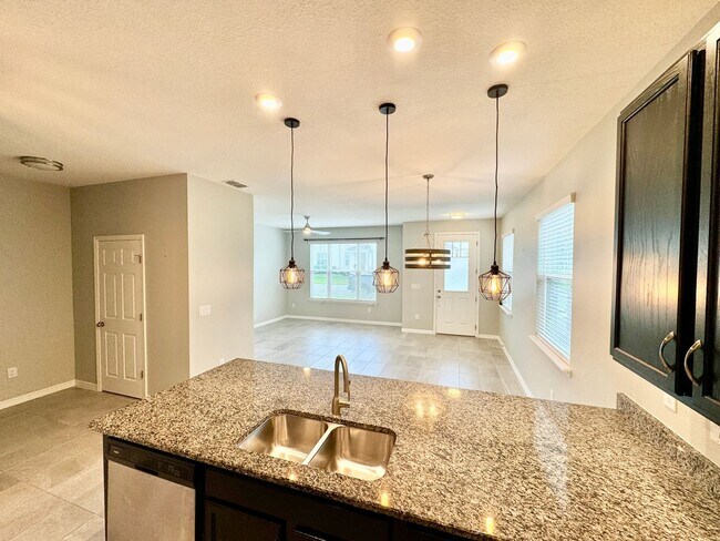 Building Photo - FOR RENT - Fantastic end unit townhouse in...