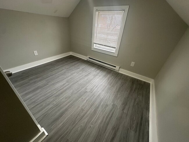 Building Photo - Renovated 4 Bedroom and 1.5 Bath