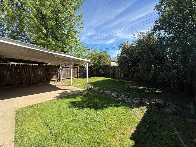 Building Photo - 4694001/85