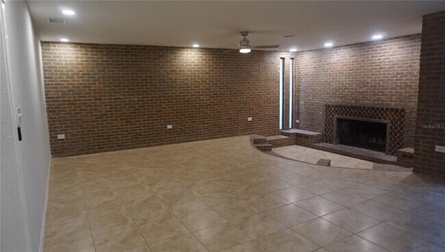 Building Photo - 502 W Hilda Dr