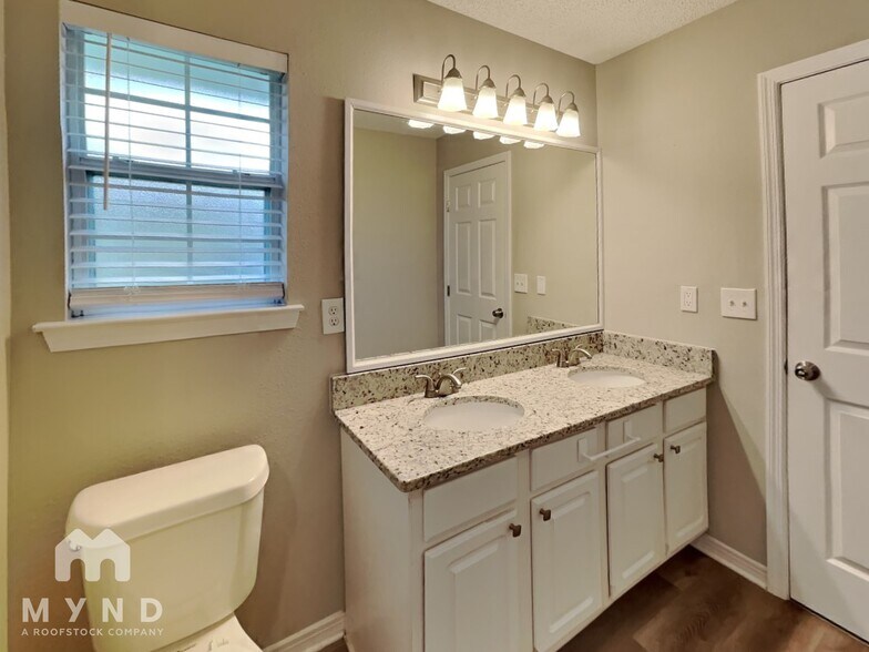 Building Photo - 1850 Penzance Pkwy