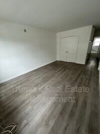 Building Photo - 106 E Randolph St