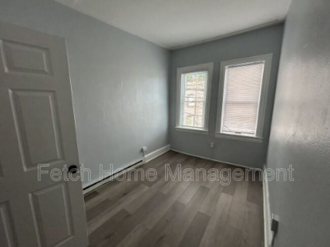 Building Photo - 430 Manor St