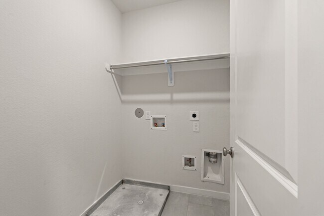 Building Photo - 6579 Scarlet Pond Ln