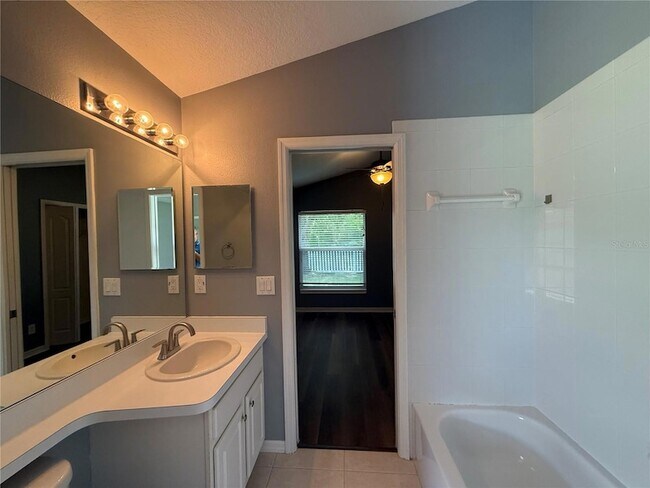 Building Photo - 219 Bay Arbor Blvd