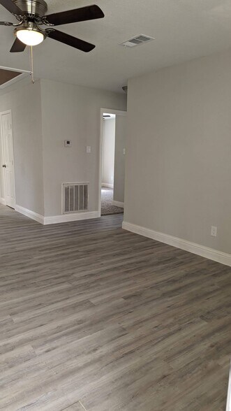 Building Photo - 9814 Thorn St