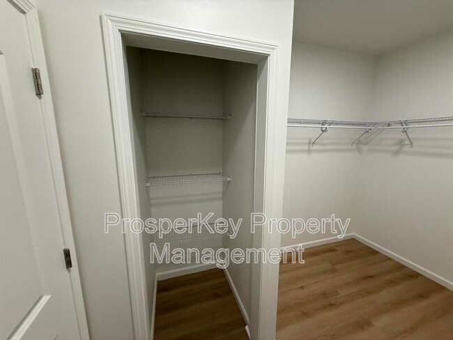 Building Photo - 405 E Chappell St