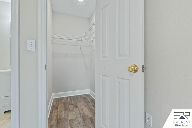 Building Photo - LIKE NEW 3/2/2 IN THE HEART OF PALM COAST