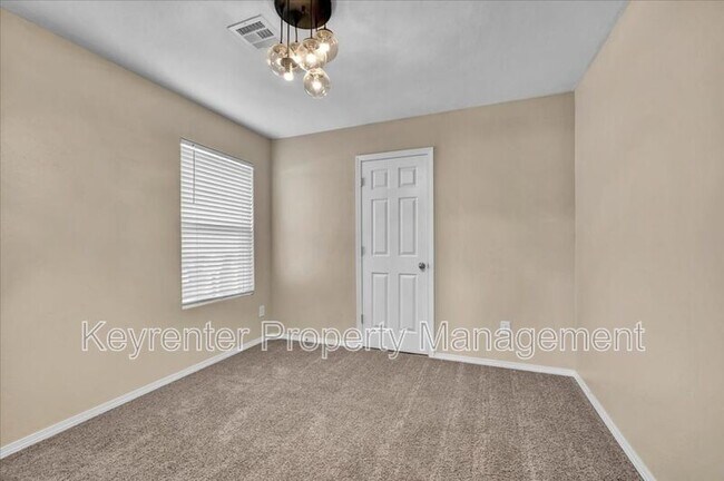 Building Photo - 551 SE 4th St