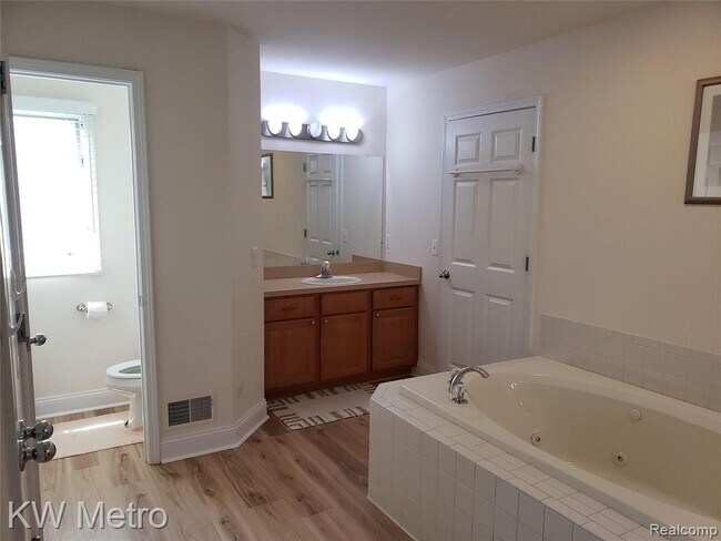Building Photo - 1227 Letica Dr