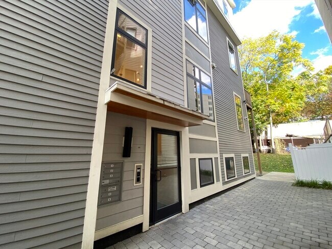 Building Photo - 189 Washington St