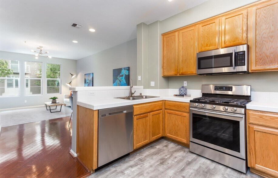 Kitchen - 1411 Nevin Plz