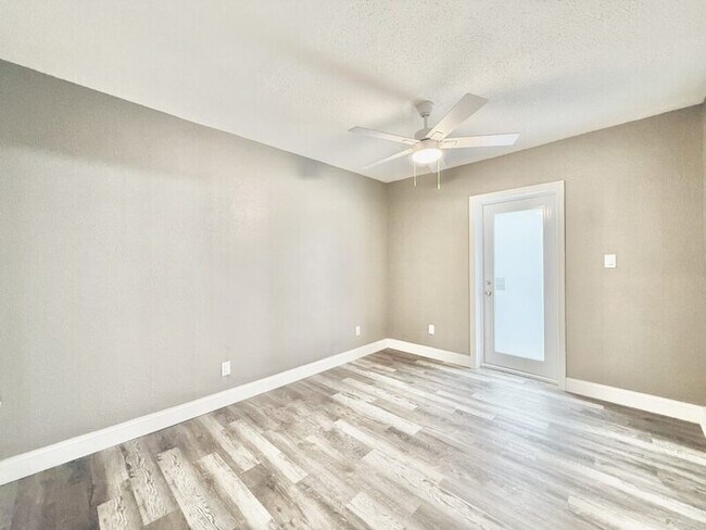 Building Photo - 932 22nd St S