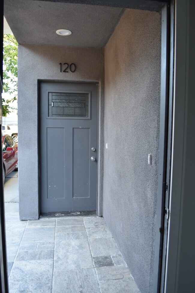 Building Photo - 120 E 29th St