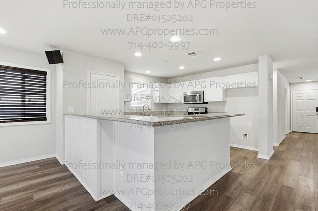 Building Photo - 139 Thompson Ave