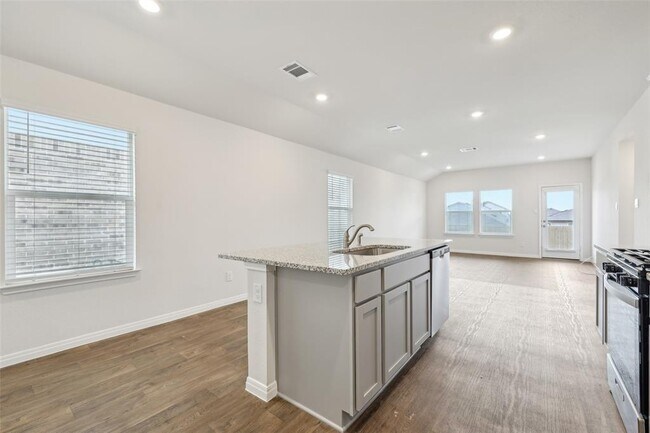 Building Photo - 528 Evergreen Sumac Lp