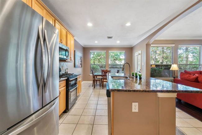 Building Photo - 7 Bellisima Ct