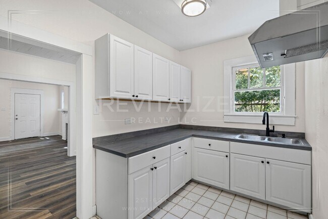 Building Photo - Charming 3 Bed 2 Bath Bungalow in Mobile