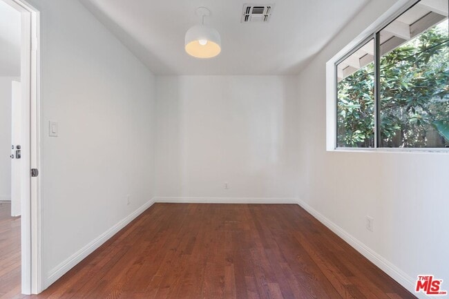 Building Photo - 4006 1/2 Sunset Dr