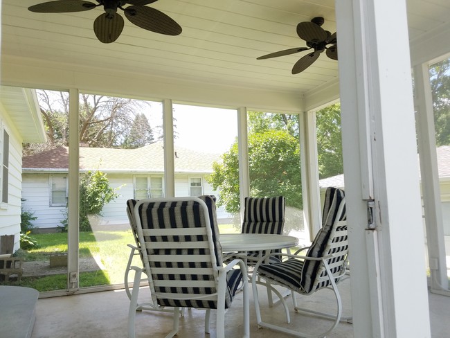 Screened porch - 5102 University Ave