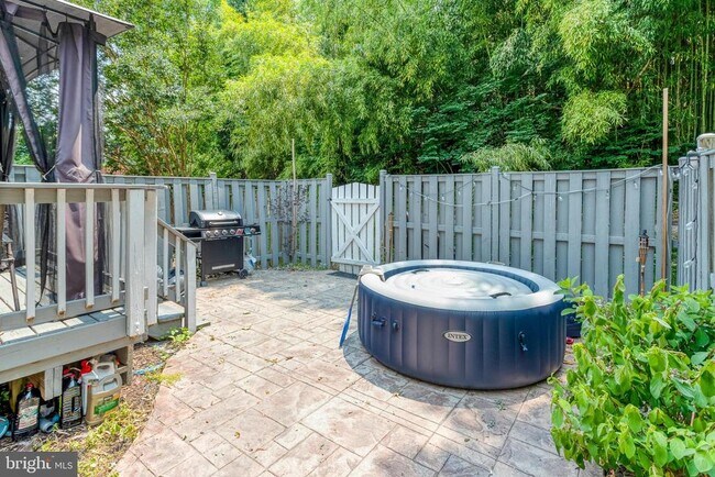 Building Photo - 2599 Grayton Ln