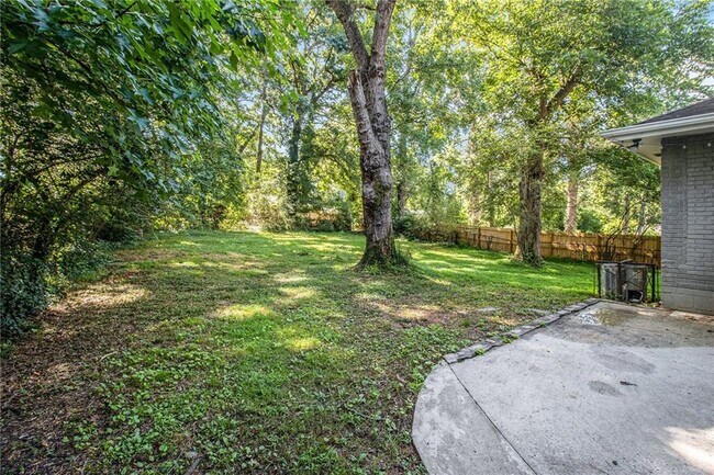 Building Photo - 1686 Derrill Dr