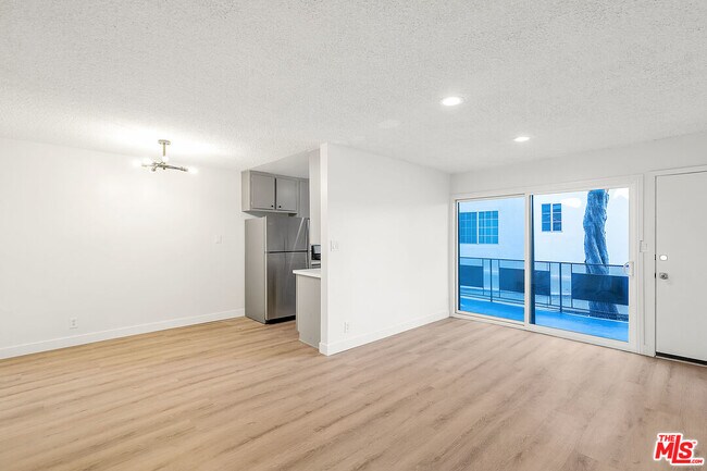 Building Photo - 4711 Beverly Blvd