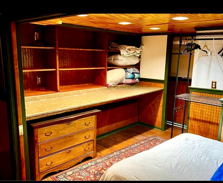 Building Photo - 739 S Alexander Ave