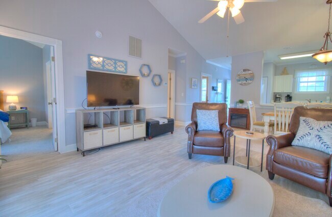 Building Photo - 682 Riverwalk Dr