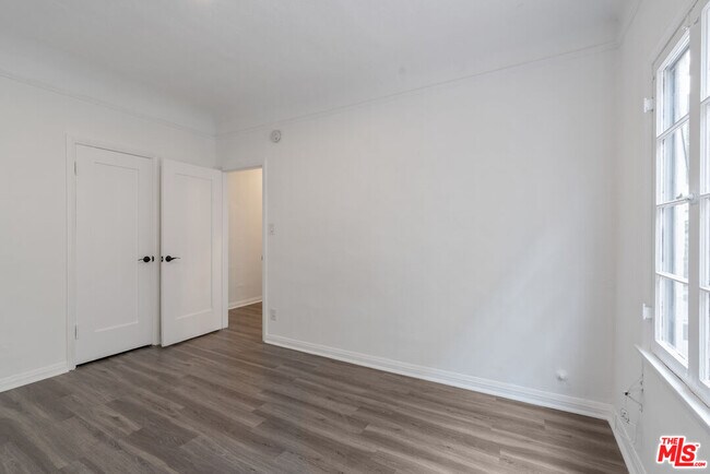 Building Photo - 351 N Sierra Bonita Ave