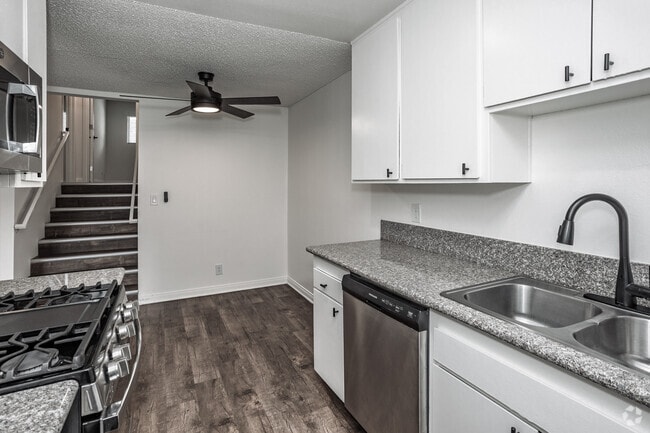 2BR, 1.5BA - 1,000SF - Kitchen/Dining Room - Brentwood Apartments