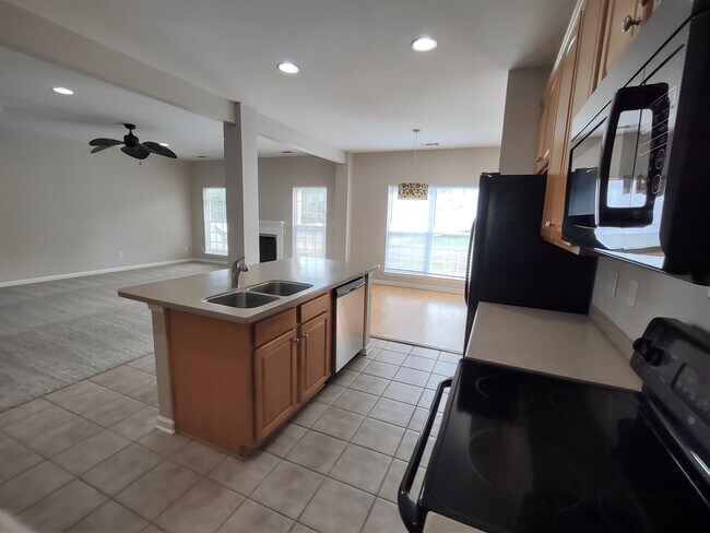 Building Photo - Beautiful Home located in the McCoy Crossing Community!