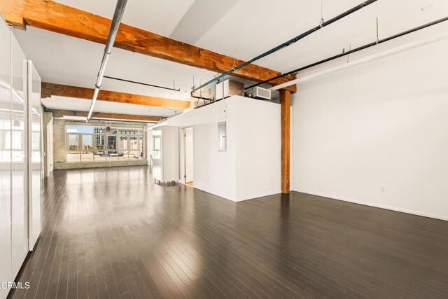 Building Photo - 530 S Hewitt St